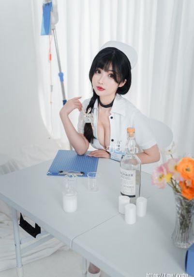 国产闺蜜女同疯狂互磨6_十万网红美女美酱